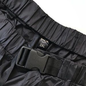 THIN BLACK CARGO PANTS